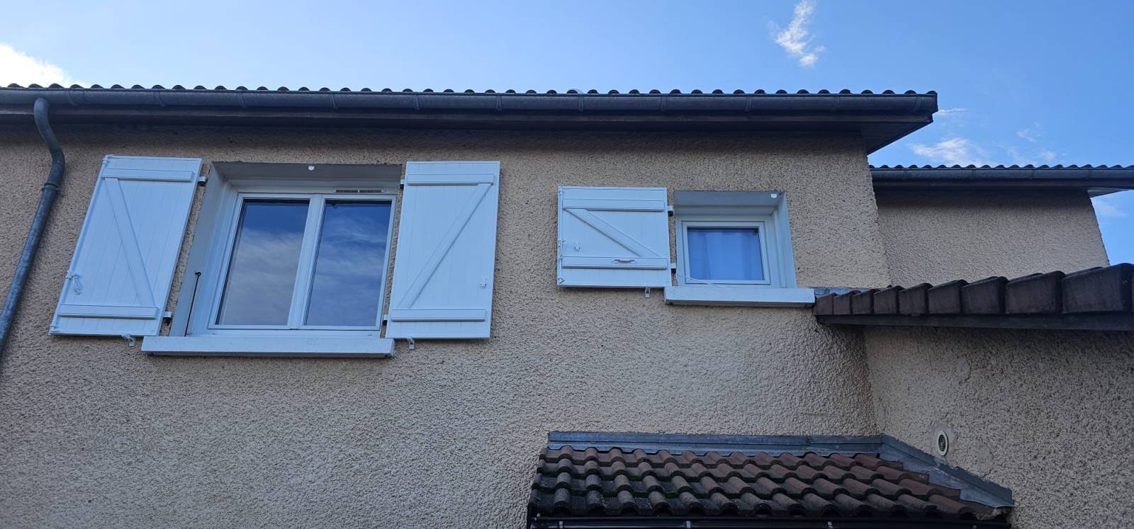 Pose de volets battant pvc blanc en Isère