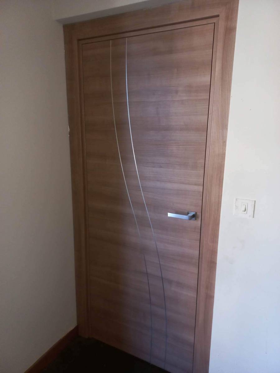 Pose de porte en bois pour intérieur en Isère