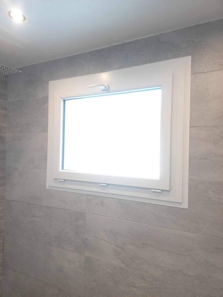 Installation de fenêtre oscillo-battante à Domessin dans le 73