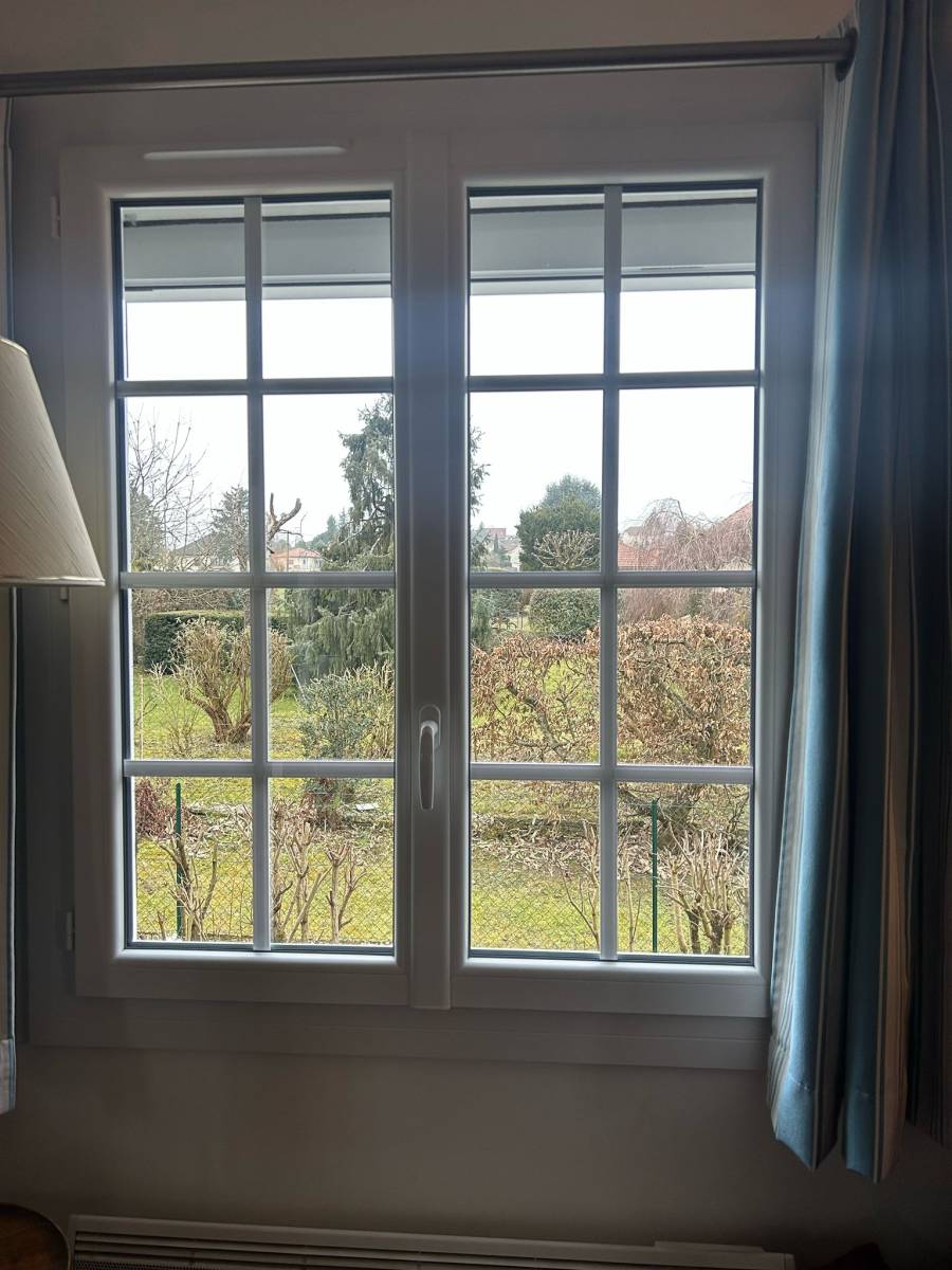 Pose d'une porte fenêtre avec croisillon à Dolemieu en Isère 