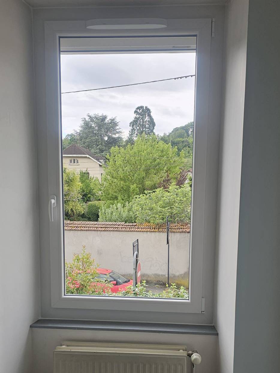 Pose de fenêtre blanche PVC en Isère