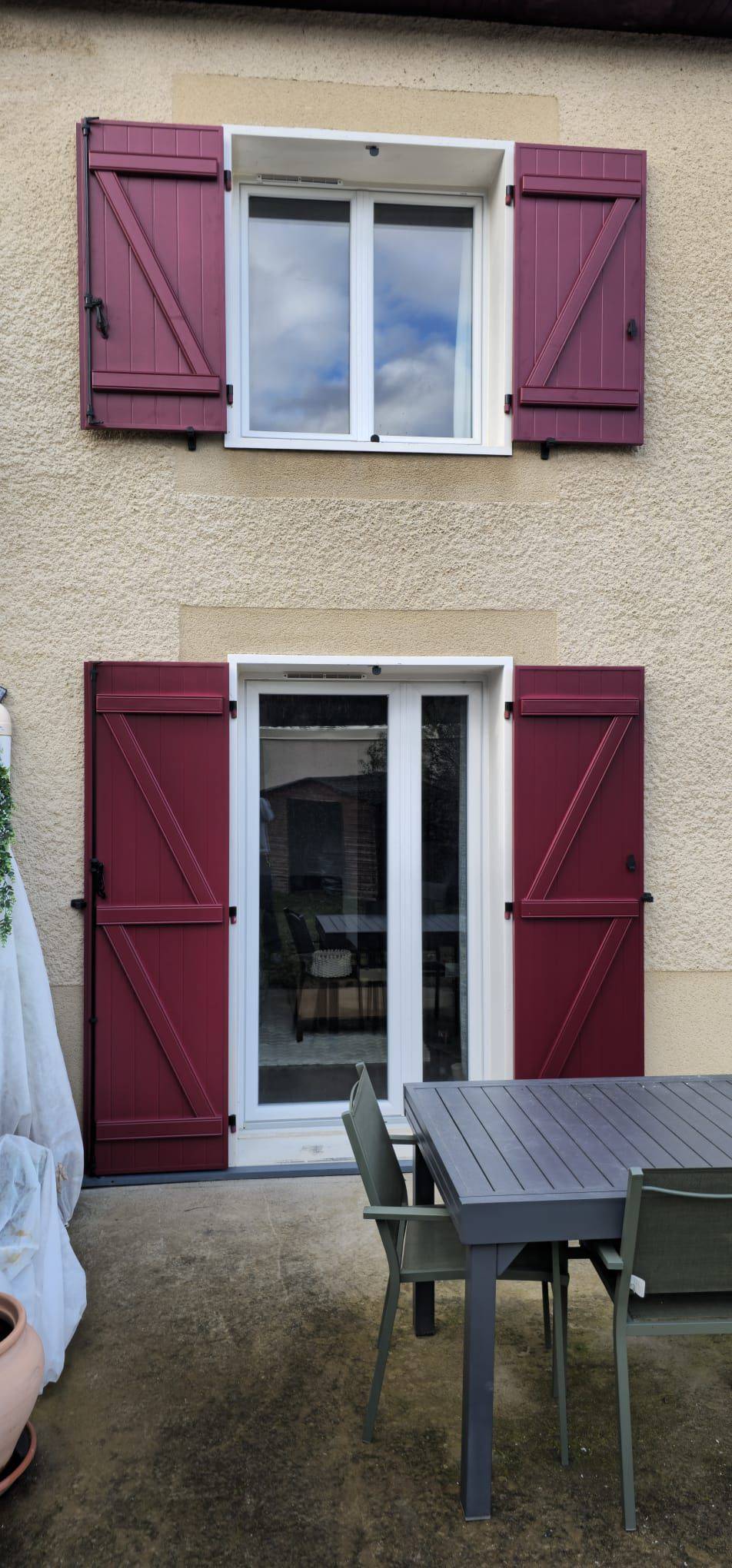 Installation de volets battants en bois en Isère