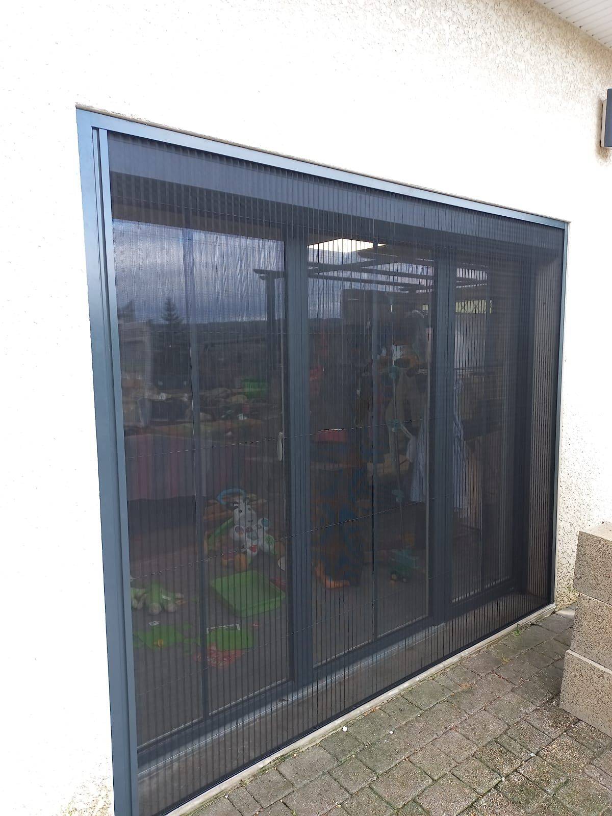 Pose d'une moustiquaire plissée à Bourgoin Jallieu