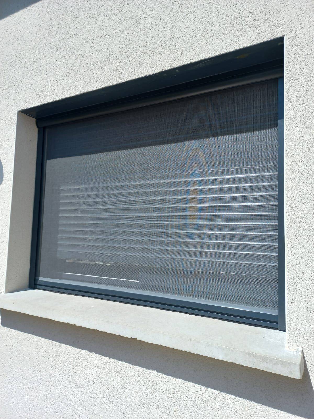 Installation de moustiquaire de fenetre en Isère