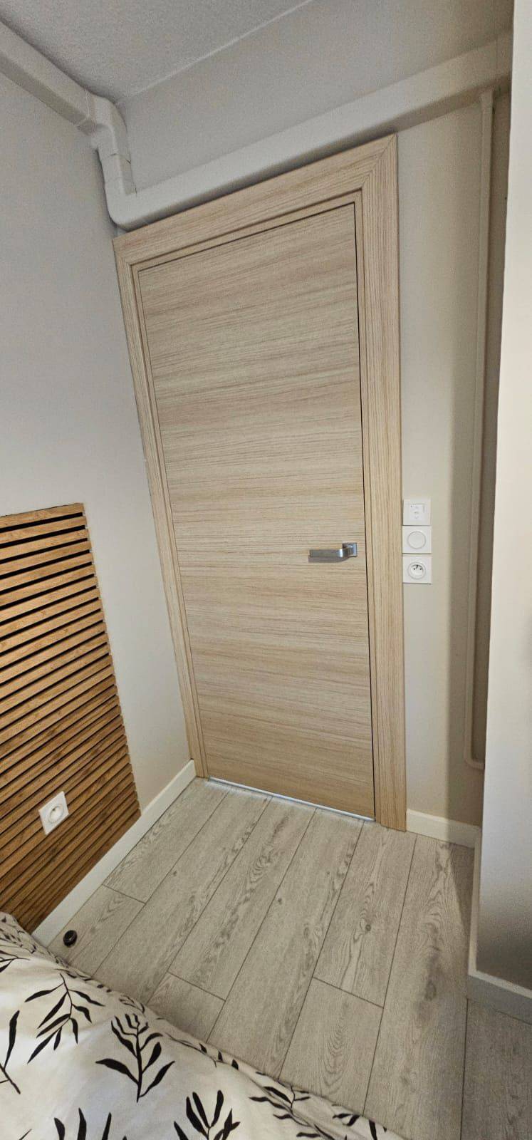 Pose de porte en bois sur mesure en Isère
