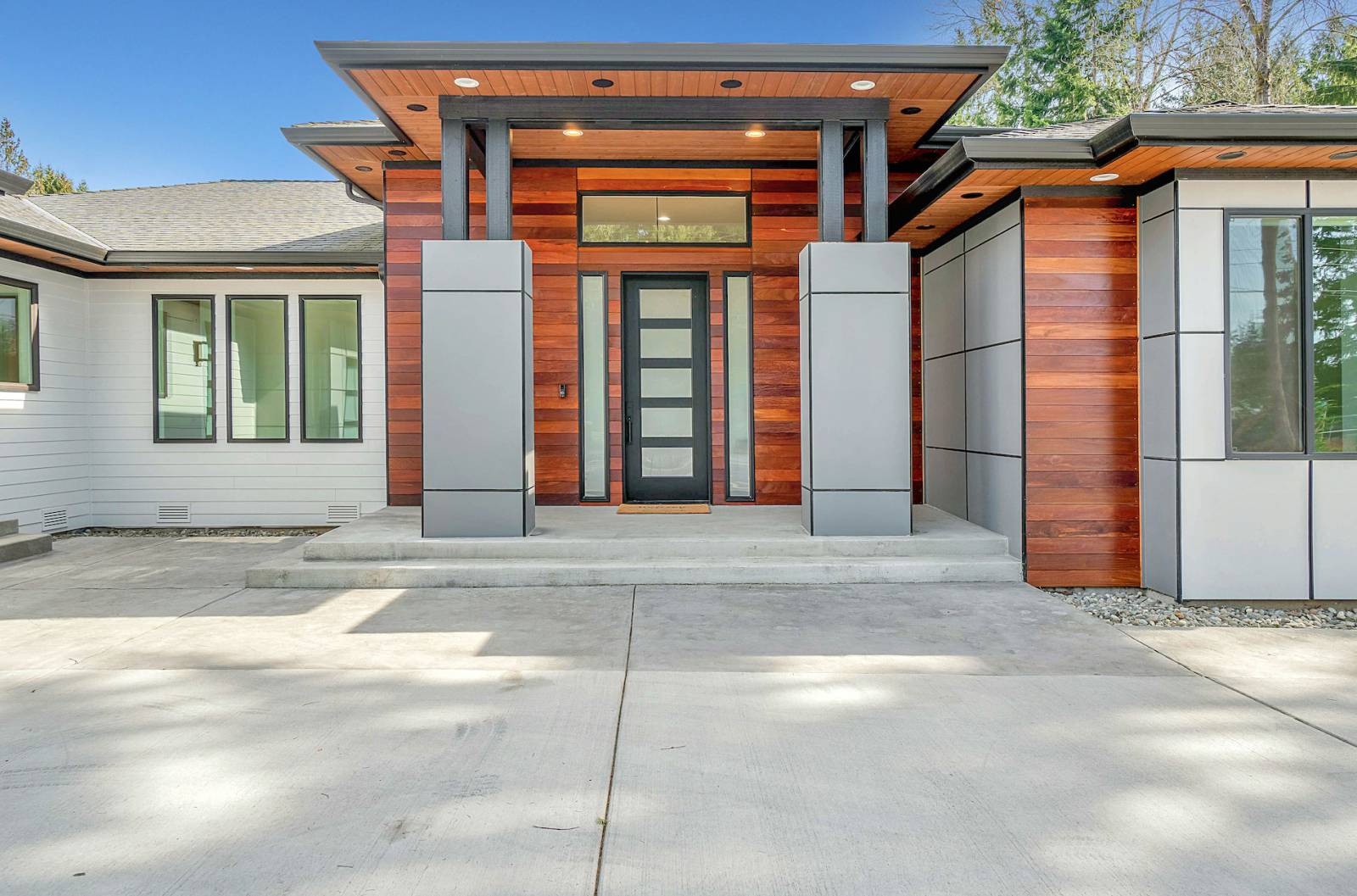 Pose de porte d'entrée isolante design en Isère