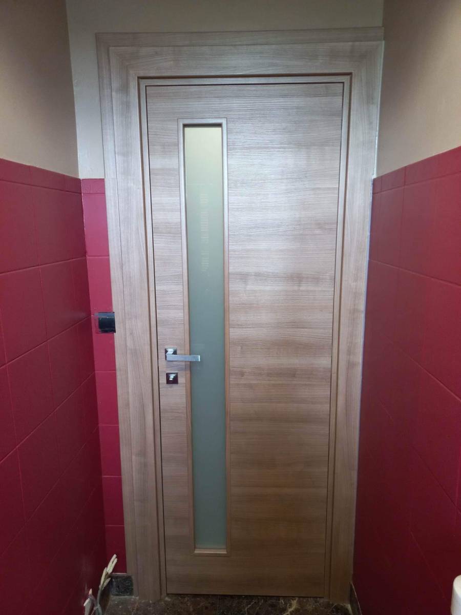 Pose de porte intérieure en bois et vitrée près de Bourgoin Jallieu