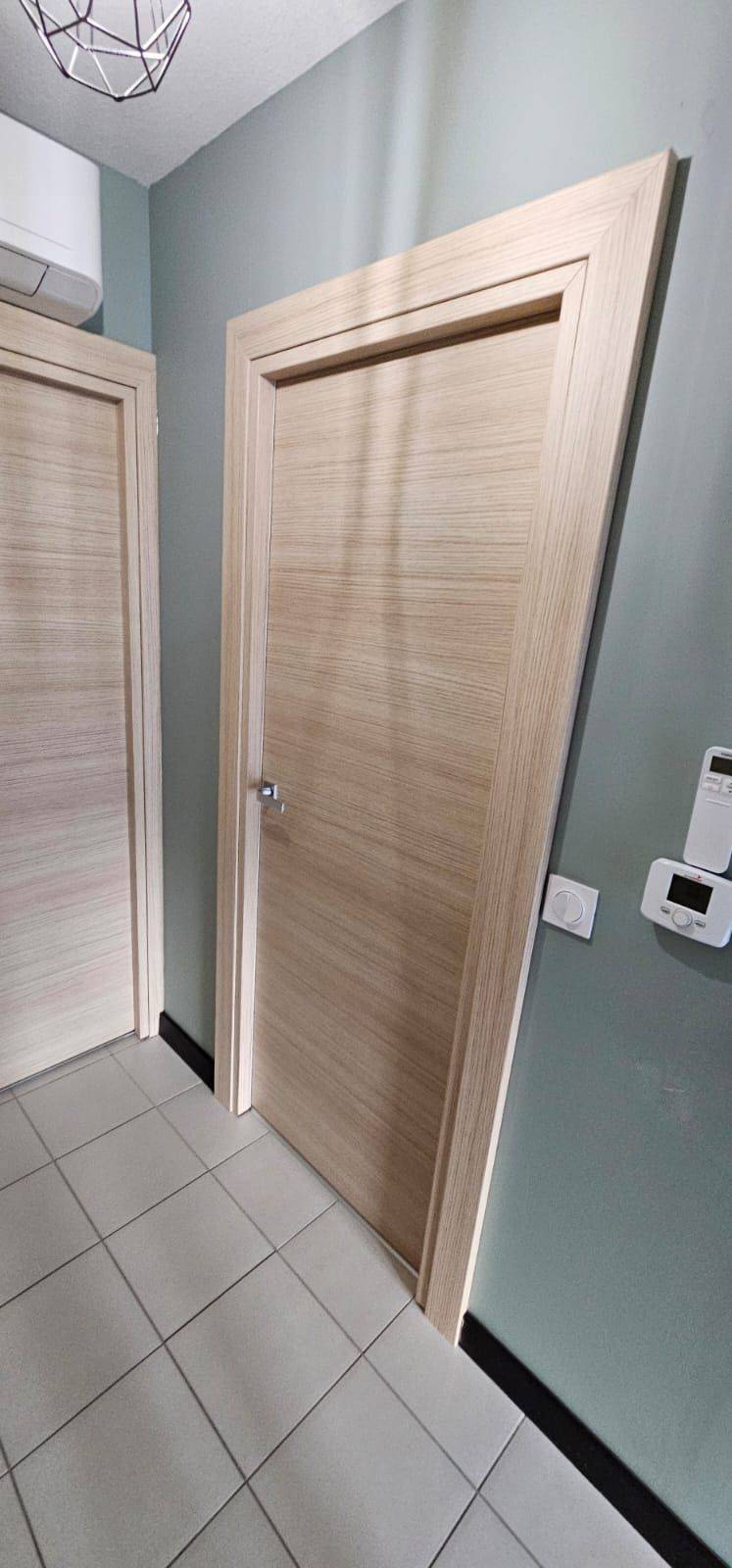 Porte intérieure en bois massif à Voiron (38)