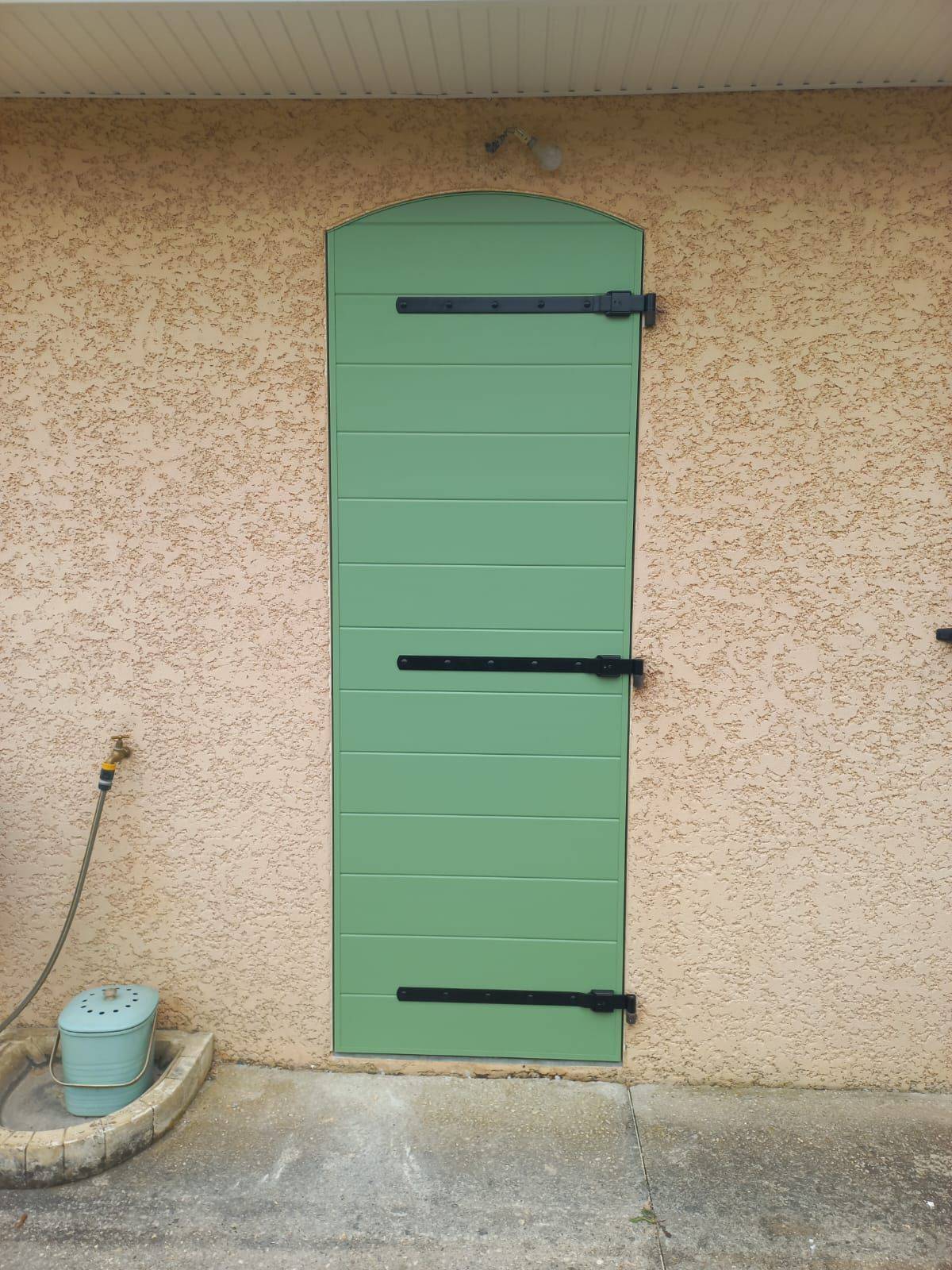 Volet cintré pour sécuriser une porte d'entrée à Bourgoin Jallieu