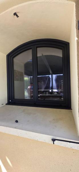 Pose d'une fenêtre cintrée PVC à Bourgoin-Jallieu