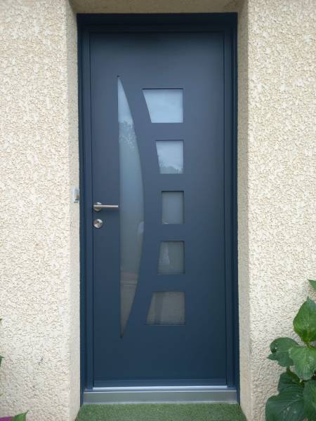 Porte d'entrée alu et vitrage posée à Bourgoin Jallieu