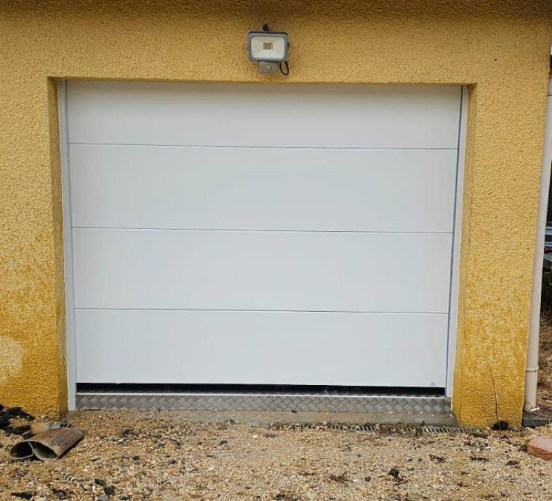 Spécialiste des portes de garage basculantes en Isère (38)