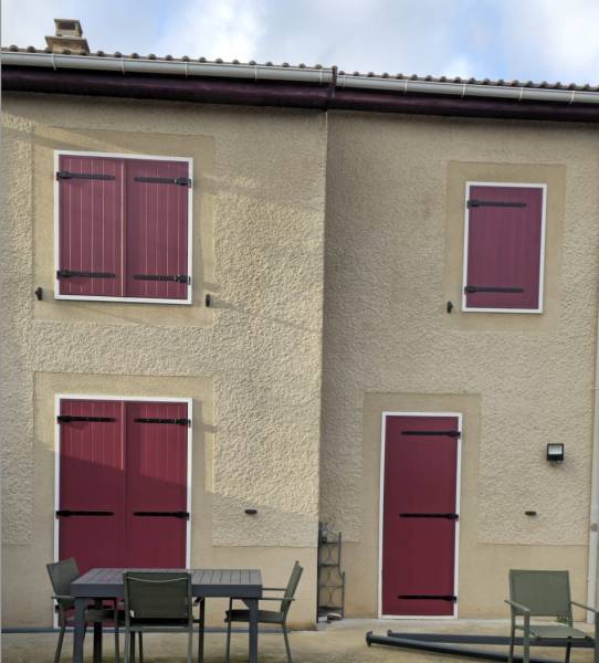 Pose de volets battants en bois à Villefontaine (38090)