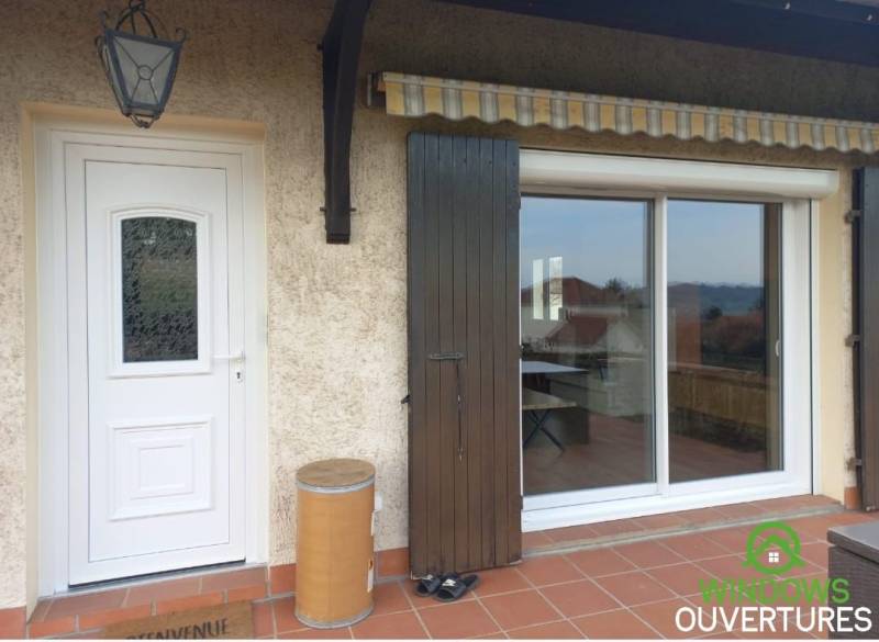 Pose de baie vitrée PVC avec volet roulant à Saint Hilaire de Brens