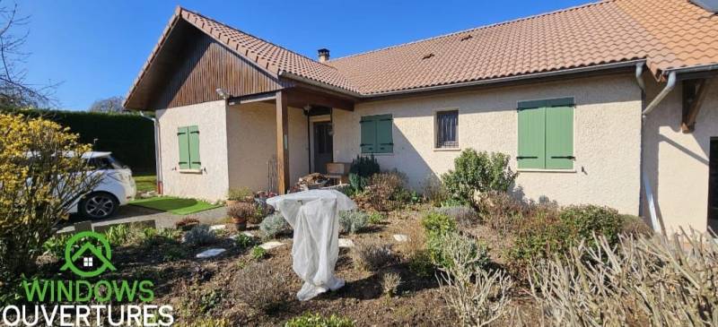 Pose de volets battants en PVC à Dolomieu (Isère)