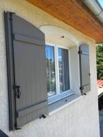Installation de volet battant en aluminium en Isère