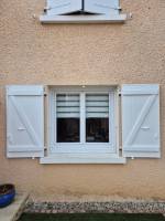Installation volets battant pvc blanc sur la commune de Morestel 38510
