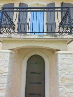 Pose de volets battants en aluminium sur mesure par un menuisier de Bourgoin Jallieu