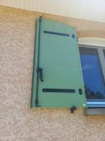Détail d'un volet cintré à Bourgoin-Jallieu