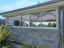 Installation de fenetre coulissante PVC blanc dans le 38