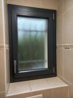 Pose d'une fenêtre dans une salle de bain à Bourgoin Jallieu dans le 38