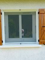 Pose de moustiquaire sur fenetre vers Bourgoin Jallieu