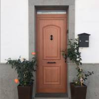 Pose de porte d'entrée isolante classique en Isère