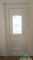 Pose d'une porte extérieure pour l'entrée d'une maison en Isère