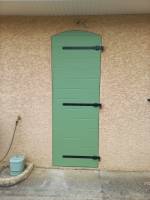 Installation d'un volet battant PVC pour une porte-fenêtre en Isère